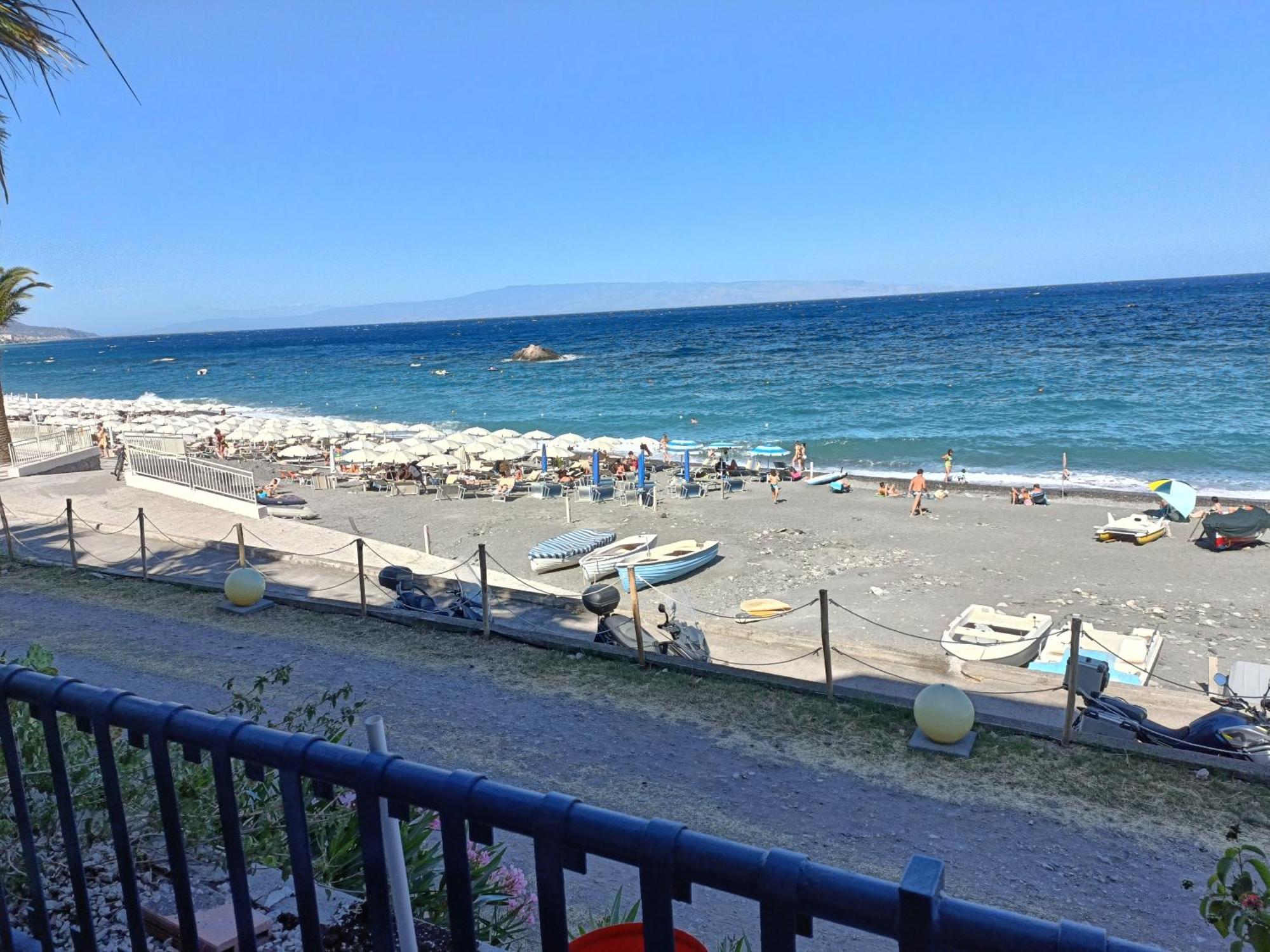 Casa Vacanze Margarita SantʼAlessio Siculo Buitenkant foto